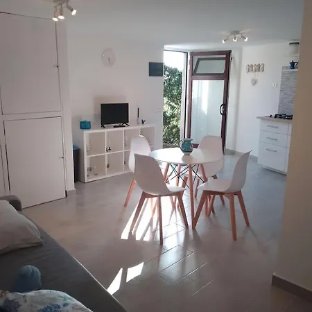 A Romantic Studio For Two * Pisciotta