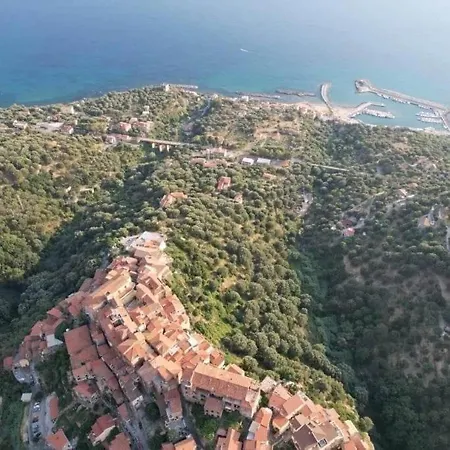 A Romantic Studio For Two * Pisciotta